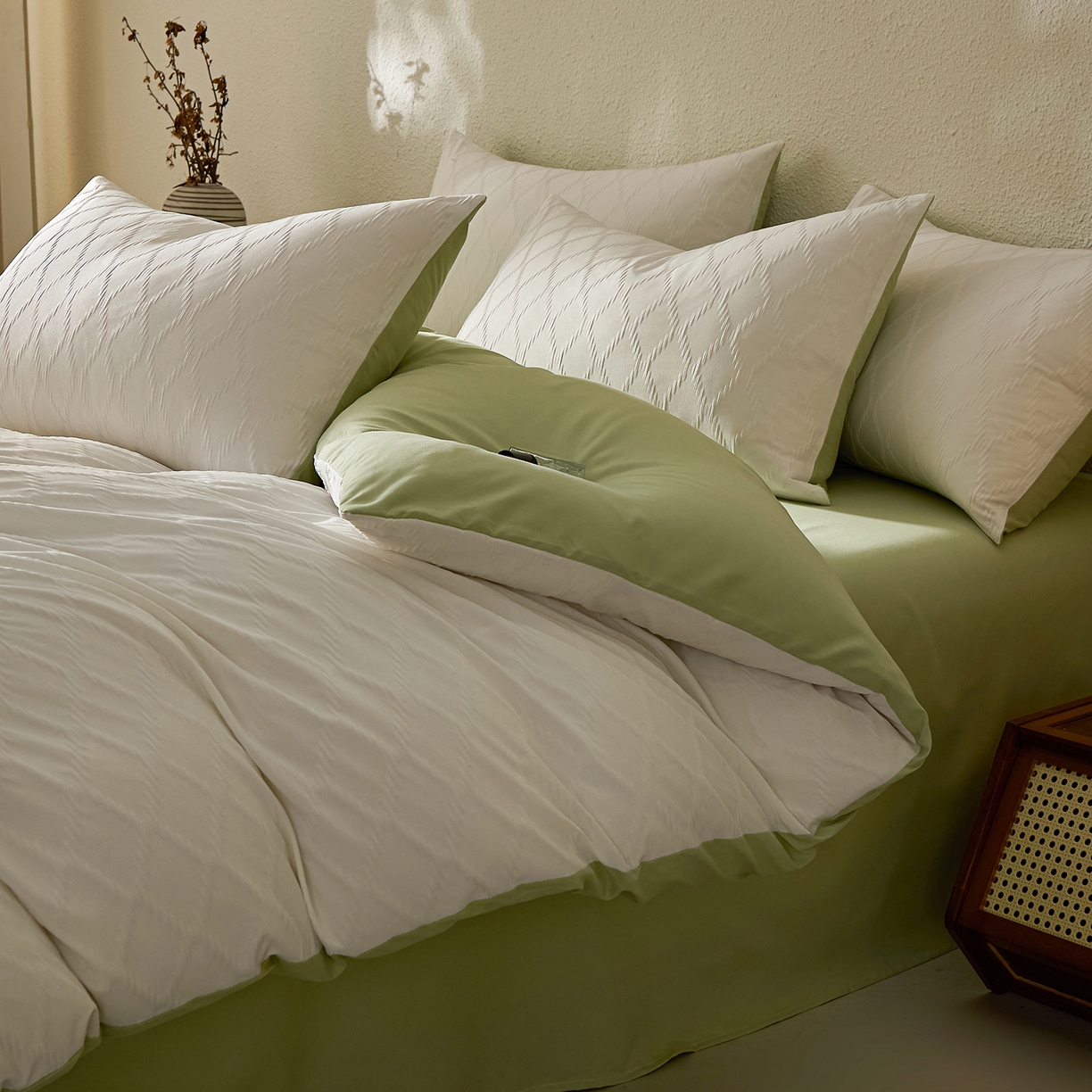 91家纺网 家纺一手货源 找家纺 悦织湾家纺 2026新款超柔菱形格提花四件套轻奢纯色时尚学生宿舍床单床笠款三四件套单被套 菱形格-奶白+果绿