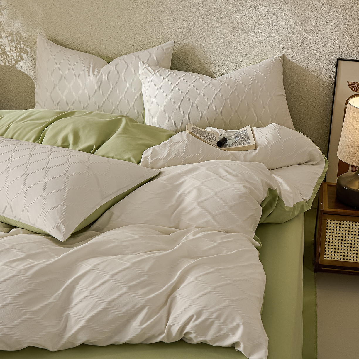 91家纺网 家纺一手货源 找家纺 悦织湾家纺 2026新款超柔菱形格提花四件套轻奢纯色时尚学生宿舍床单床笠款三四件套单被套 菱形格-奶白+果绿