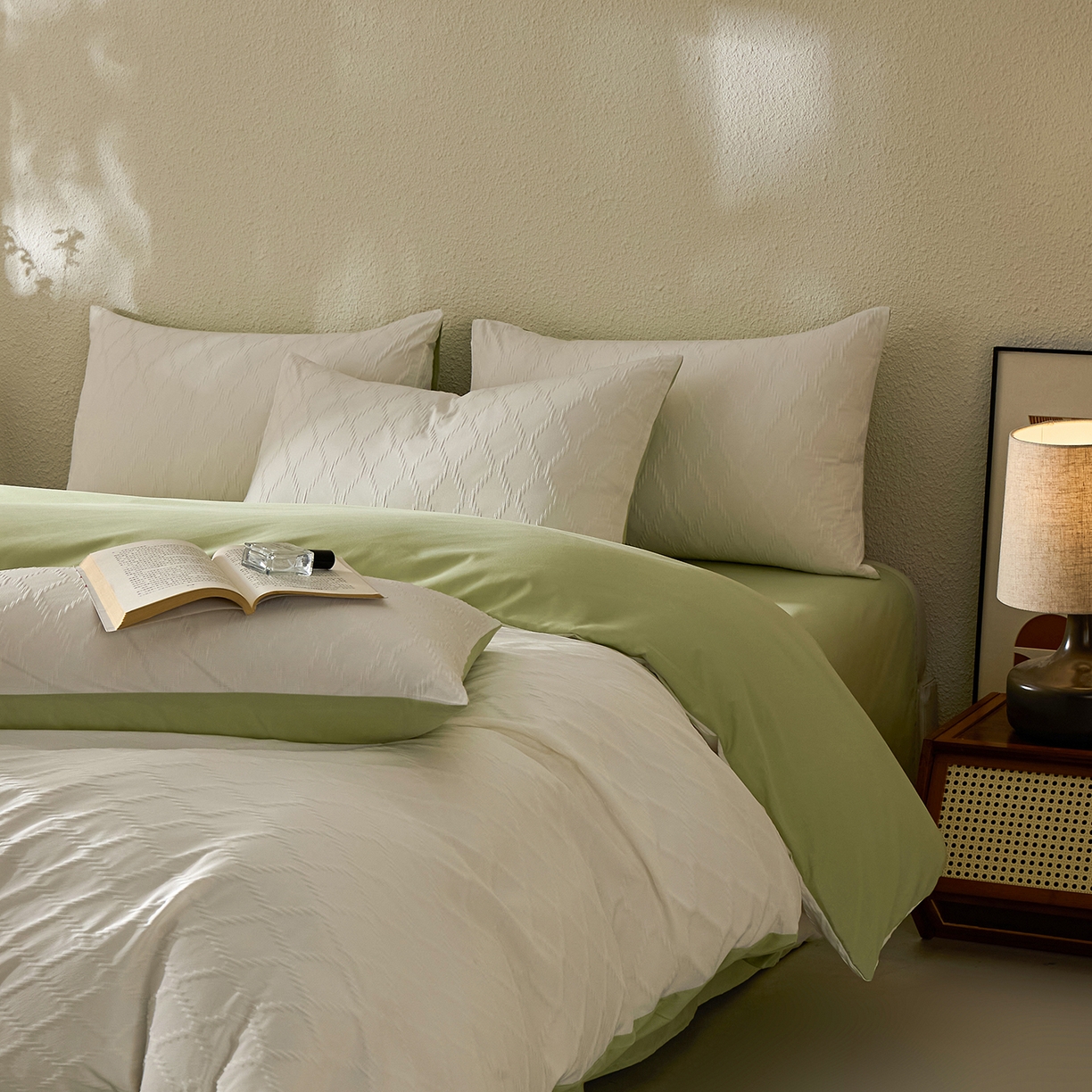 91家纺网 家纺一手货源 找家纺 悦织湾家纺 2026新款超柔菱形格提花四件套轻奢纯色时尚学生宿舍床单床笠款三四件套单被套 菱形格-奶白+果绿