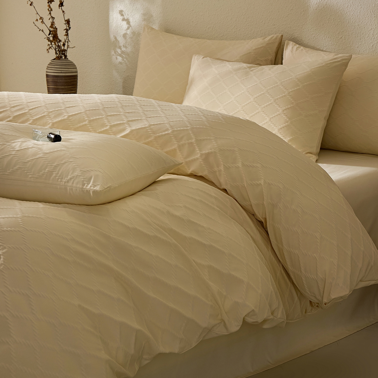 91家纺网 家纺一手货源 找家纺 悦织湾家纺 2026新款超柔菱形格提花四件套轻奢纯色时尚学生宿舍床单床笠款三四件套单被套 菱形格-奶黄