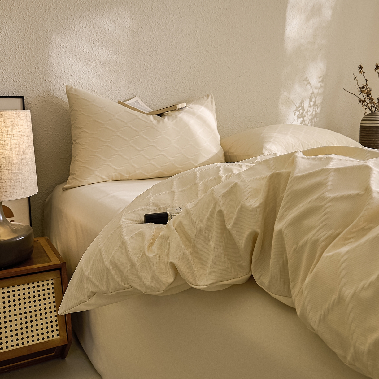 91家纺网 家纺一手货源 找家纺 悦织湾家纺 2026新款超柔菱形格提花四件套轻奢纯色时尚学生宿舍床单床笠款三四件套单被套 菱形格-奶黄