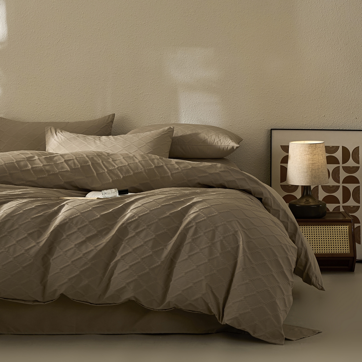 91家纺网 家纺一手货源 找家纺 悦织湾家纺 2026新款超柔菱形格提花四件套轻奢纯色时尚学生宿舍床单床笠款三四件套单被套 菱形格-浅咖