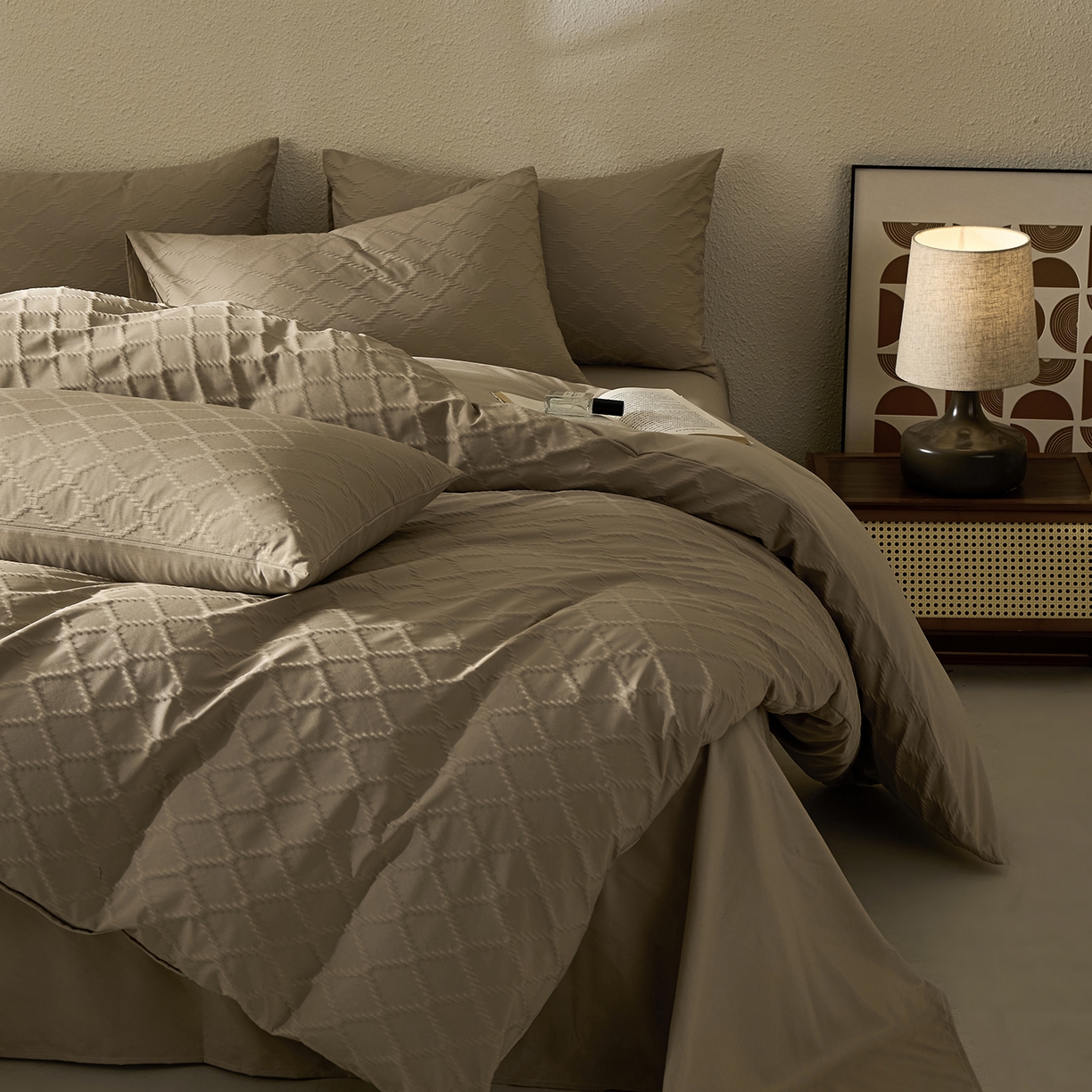 91家纺网 家纺一手货源 找家纺 悦织湾家纺 2026新款超柔菱形格提花四件套轻奢纯色时尚学生宿舍床单床笠款三四件套单被套 菱形格-浅咖