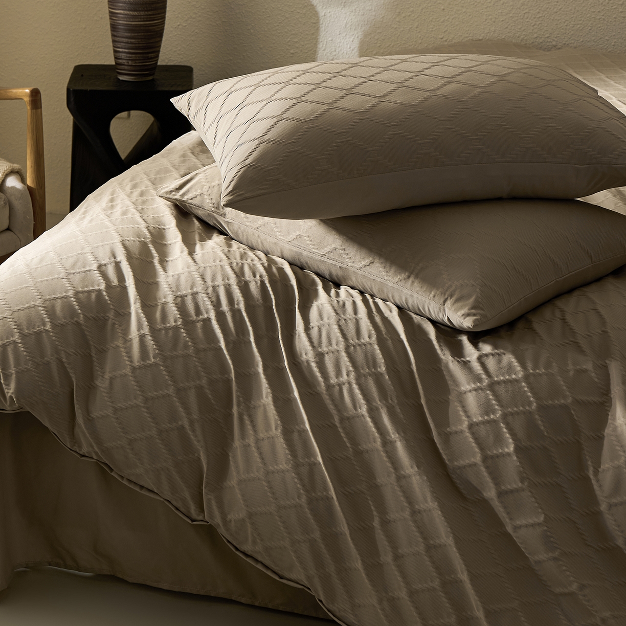 91家纺网 家纺一手货源 找家纺 悦织湾家纺 2026新款超柔菱形格提花四件套轻奢纯色时尚学生宿舍床单床笠款三四件套单被套 菱形格-浅咖