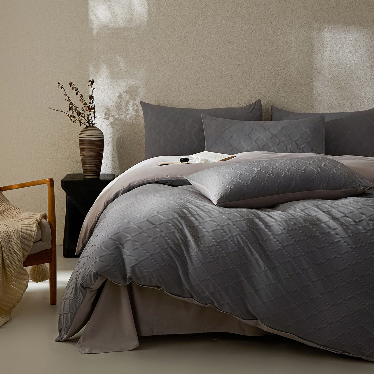 91家纺网 家纺一手货源 找家纺 悦织湾家纺 2026新款超柔菱形格提花四件套轻奢纯色时尚学生宿舍床单床笠款三四件套单被套 菱形格-深灰卡其