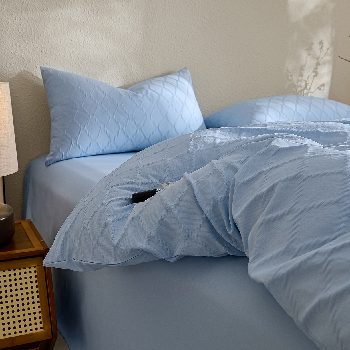 91家纺网 家纺一手货源 找家纺 悦织湾家纺 2026新款超柔菱形格提花四件套轻奢纯色时尚学生宿舍床单床笠款三四件套单被套 菱形格-天空蓝