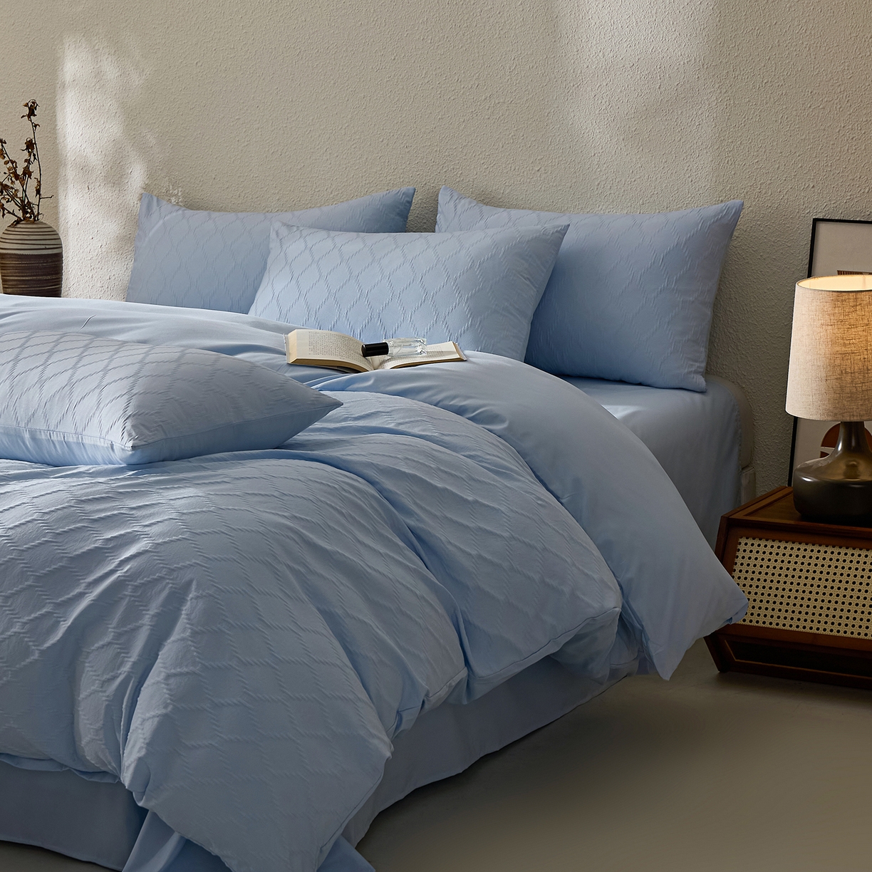 91家纺网 家纺一手货源 找家纺 悦织湾家纺 2026新款超柔菱形格提花四件套轻奢纯色时尚学生宿舍床单床笠款三四件套单被套 菱形格-天空蓝