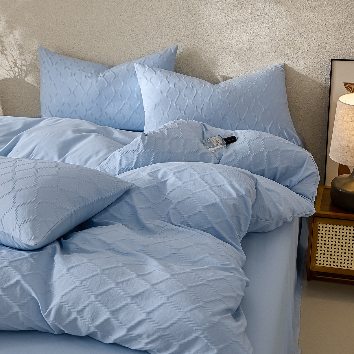 91家纺网 家纺一手货源 找家纺 悦织湾家纺 2026新款超柔菱形格提花四件套轻奢纯色时尚学生宿舍床单床笠款三四件套单被套 菱形格-天空蓝