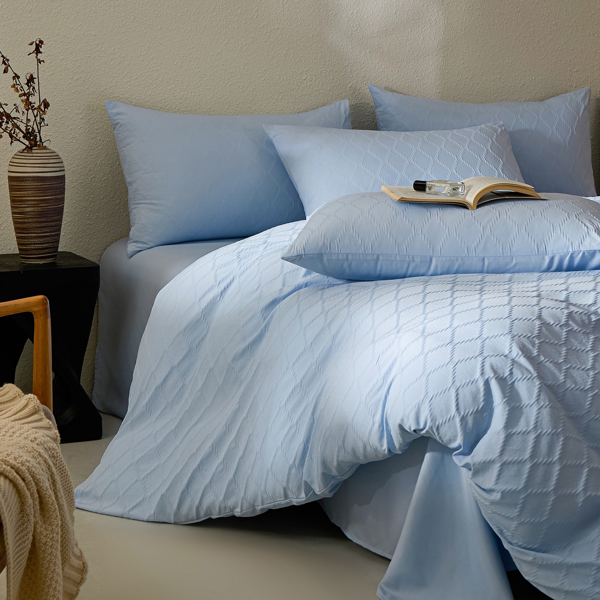 91家纺网 家纺一手货源 找家纺 悦织湾家纺 2026新款超柔菱形格提花四件套轻奢纯色时尚学生宿舍床单床笠款三四件套单被套 菱形格-天空蓝