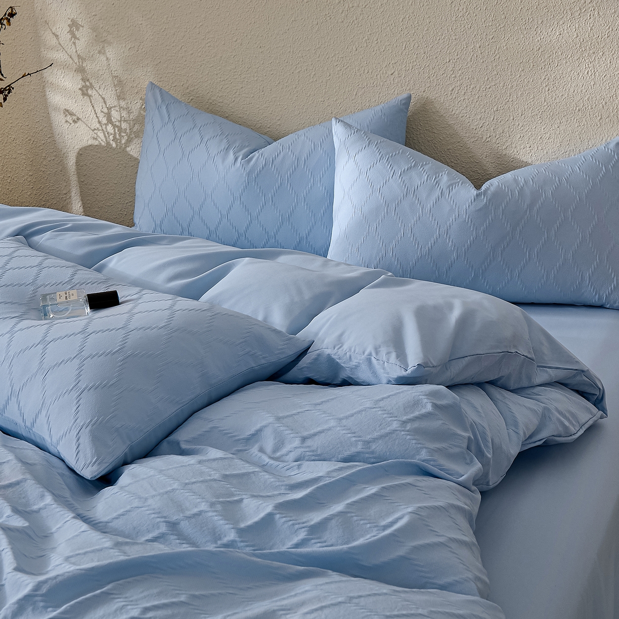 91家纺网 家纺一手货源 找家纺 悦织湾家纺 2026新款超柔菱形格提花四件套轻奢纯色时尚学生宿舍床单床笠款三四件套单被套 菱形格-天空蓝