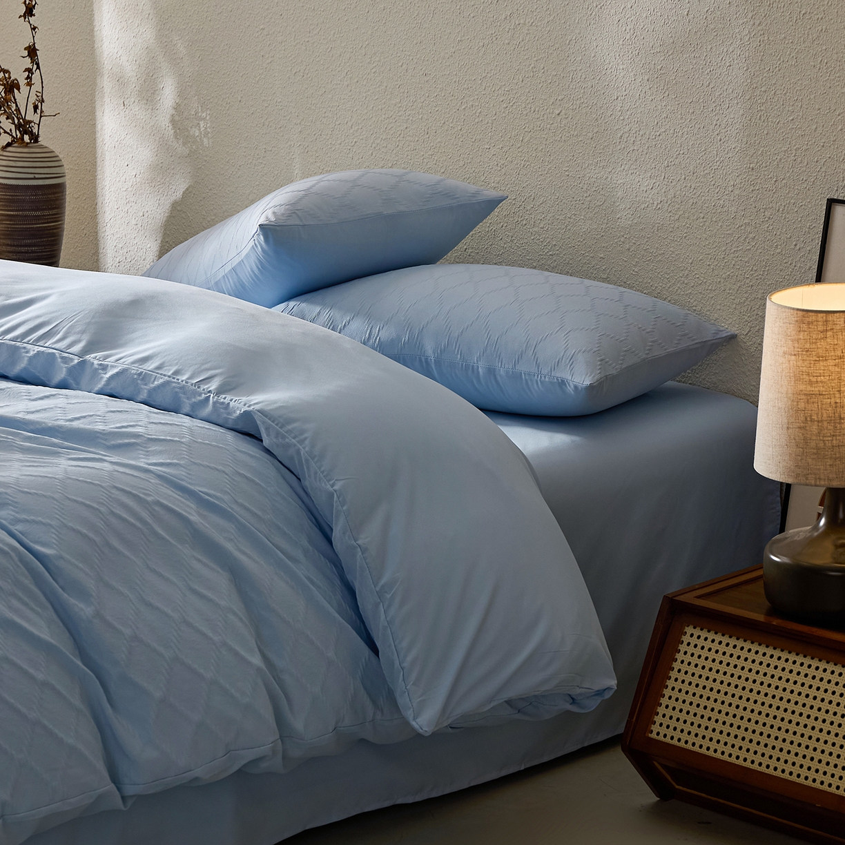 91家纺网 家纺一手货源 找家纺 悦织湾家纺 2026新款超柔菱形格提花四件套轻奢纯色时尚学生宿舍床单床笠款三四件套单被套 菱形格-天空蓝