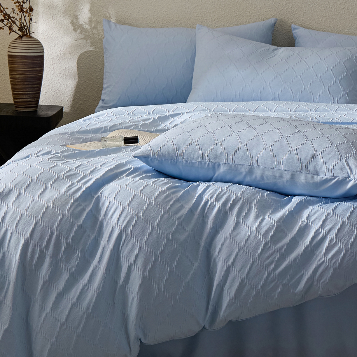 91家纺网 家纺一手货源 找家纺 悦织湾家纺 2026新款超柔菱形格提花四件套轻奢纯色时尚学生宿舍床单床笠款三四件套单被套 菱形格-天空蓝