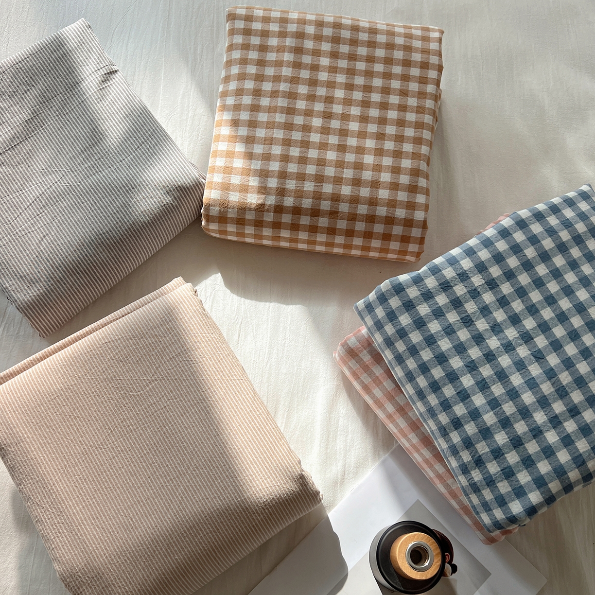 91家纺网 家纺一手货源 找家纺 （总）悦织湾家纺 2026新款软糯加厚水洗棉条格无印宜家风混搭三件套四件套学生宿舍床上用品