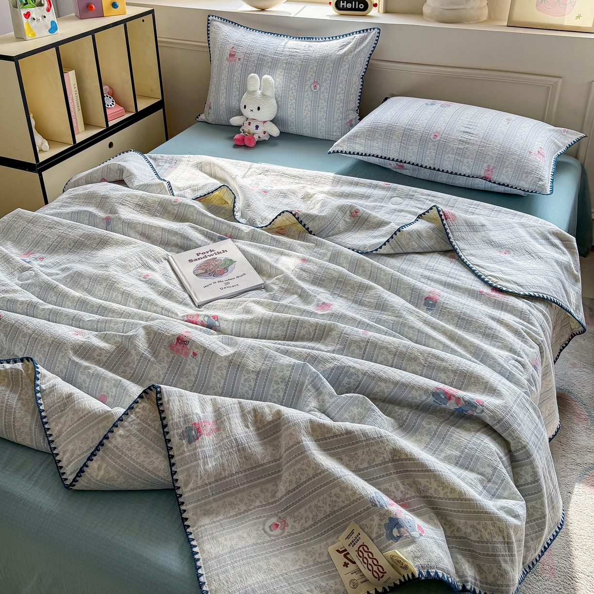 91家纺网 家纺一手货源 找家纺 星巴k家纺 2025新款春夏云感双层纱A类母婴级三角针夏被贝壳边夏凉被贝壳绣【可提供买家秀】贝壳绣-像素小猫