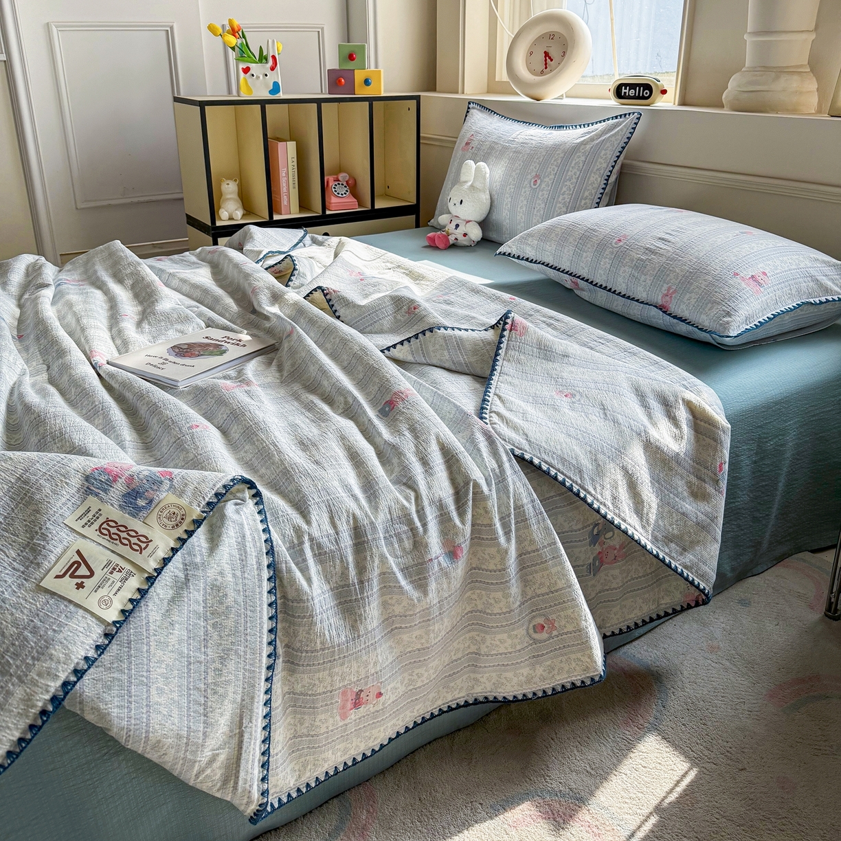 91家纺网 家纺一手货源 找家纺 星巴k家纺 2025新款春夏云感双层纱A类母婴级三角针夏被贝壳边夏凉被贝壳绣【可提供买家秀】贝壳绣-像素小猫