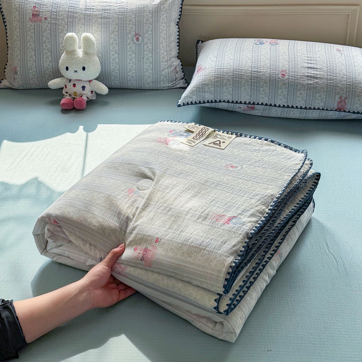 91家纺网 家纺一手货源 找家纺 星巴k家纺 2025新款春夏云感双层纱A类母婴级三角针夏被贝壳边夏凉被贝壳绣【可提供买家秀】贝壳绣-像素小猫,贝壳绣-小象宝宝
