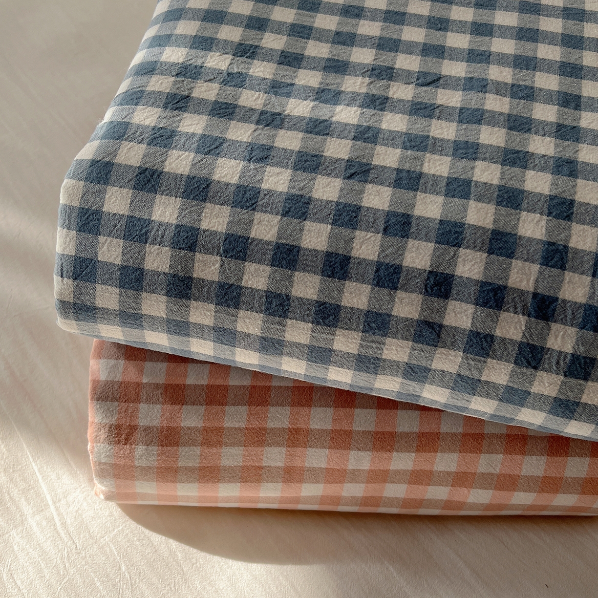 91家纺网 家纺一手货源 找家纺 悦织湾家纺 2026新款软糯加厚水洗棉条格无印宜家风混搭三件套四件套学生宿舍床上用品 组合图 仅供参考