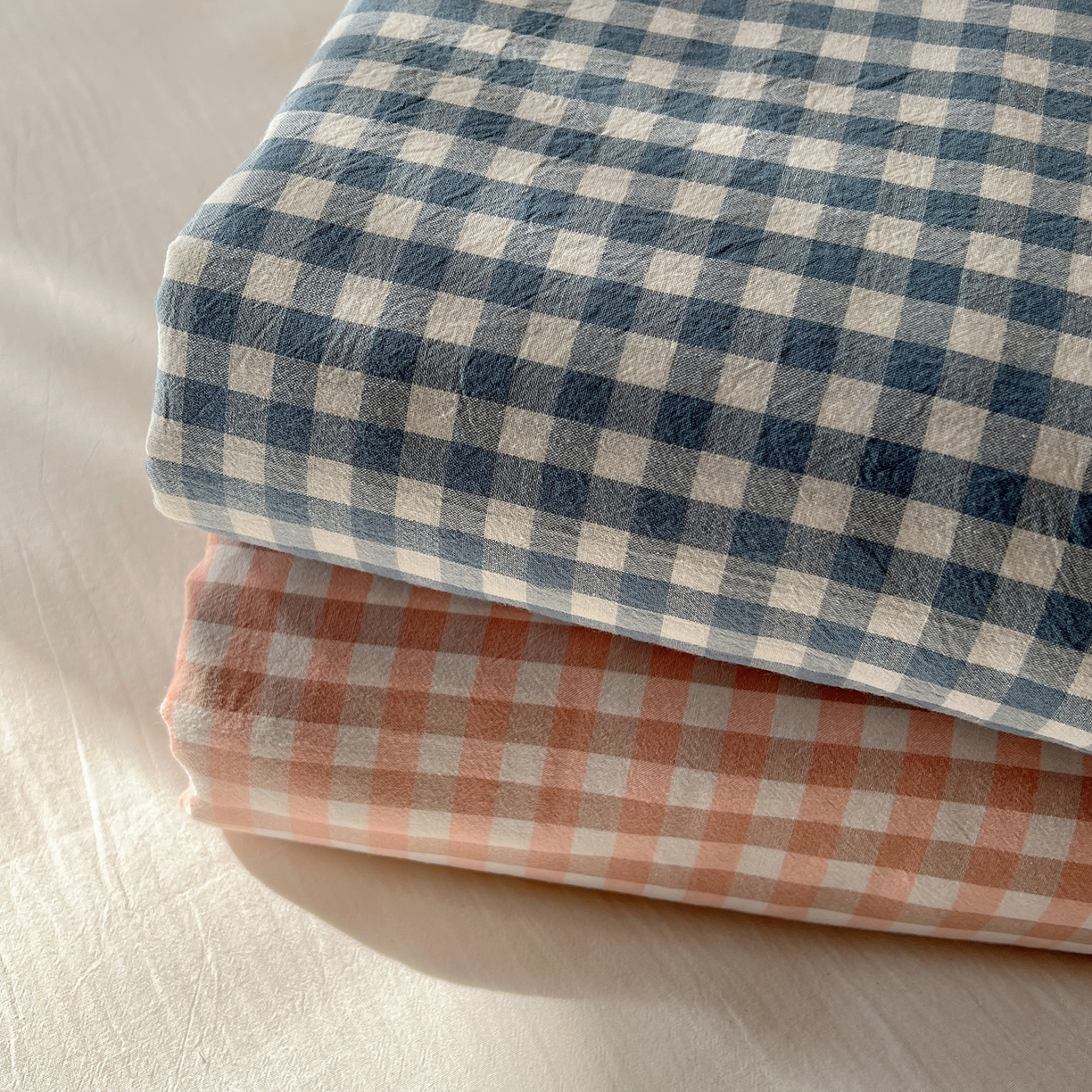 91家纺网 家纺一手货源 找家纺 悦织湾家纺 2026新款软糯加厚水洗棉条格无印宜家风混搭三件套四件套学生宿舍床上用品 组合图 仅供参考