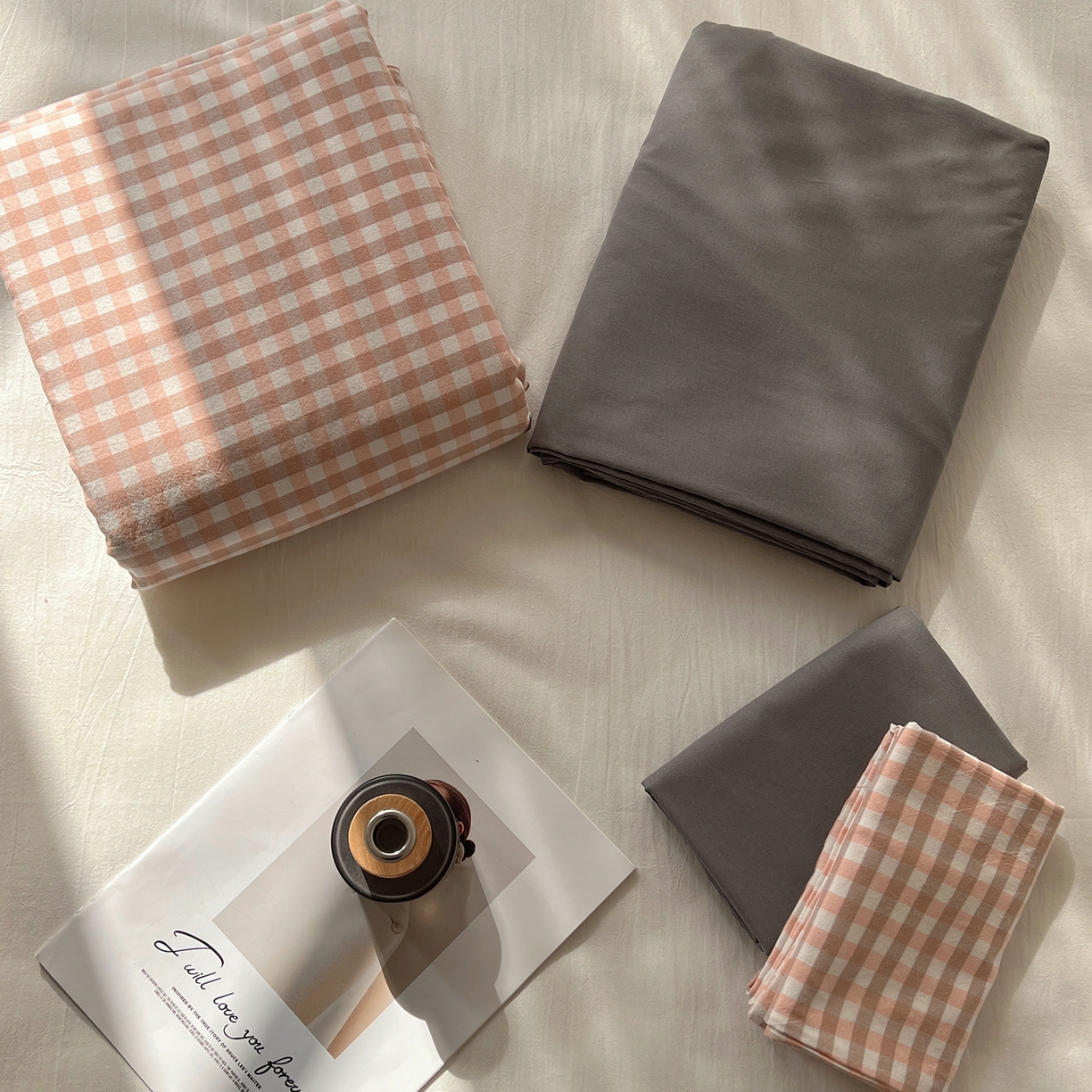 91家纺网 家纺一手货源 找家纺 悦织湾家纺 2026新款软糯加厚水洗棉条格无印宜家风混搭三件套四件套学生宿舍床上用品 组合图 仅供参考