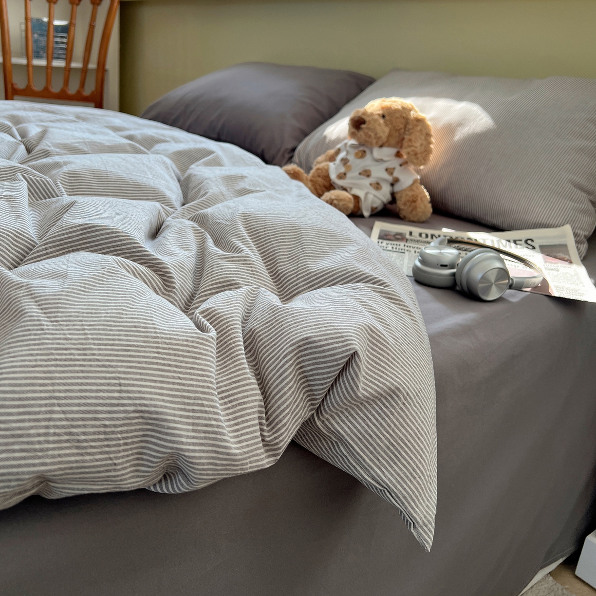 91家纺网 家纺一手货源 找家纺 悦织湾家纺 2026新款软糯加厚水洗棉条格无印宜家风混搭三件套四件套学生宿舍床上用品 混搭晨雾灰细条