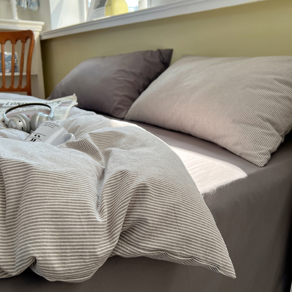 91家纺网 家纺一手货源 找家纺 悦织湾家纺 2026新款软糯加厚水洗棉条格无印宜家风混搭三件套四件套学生宿舍床上用品 混搭晨雾灰细条