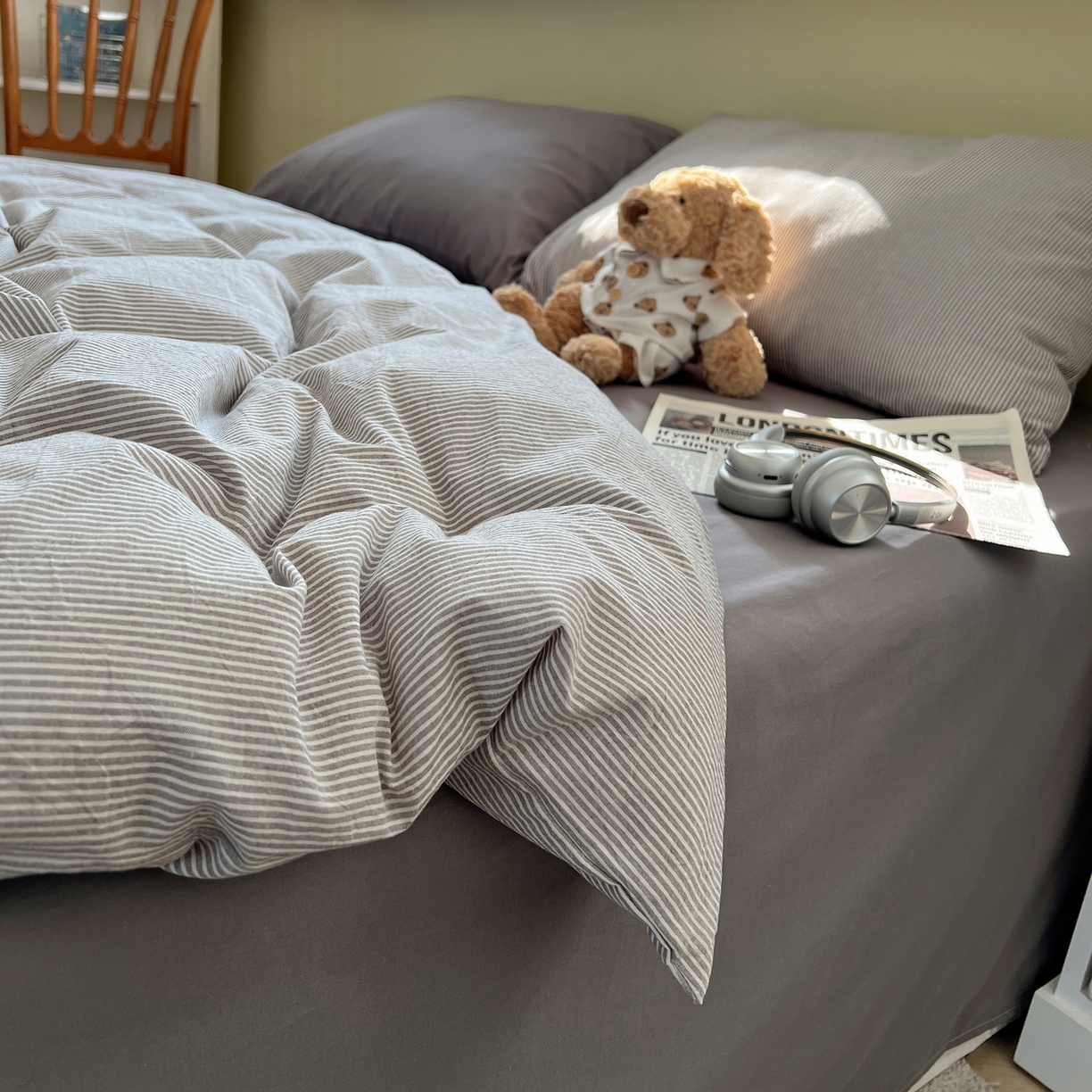 91家纺网 家纺一手货源 找家纺 悦织湾家纺 2026新款软糯加厚水洗棉条格无印宜家风混搭三件套四件套学生宿舍床上用品 混搭晨雾灰细条