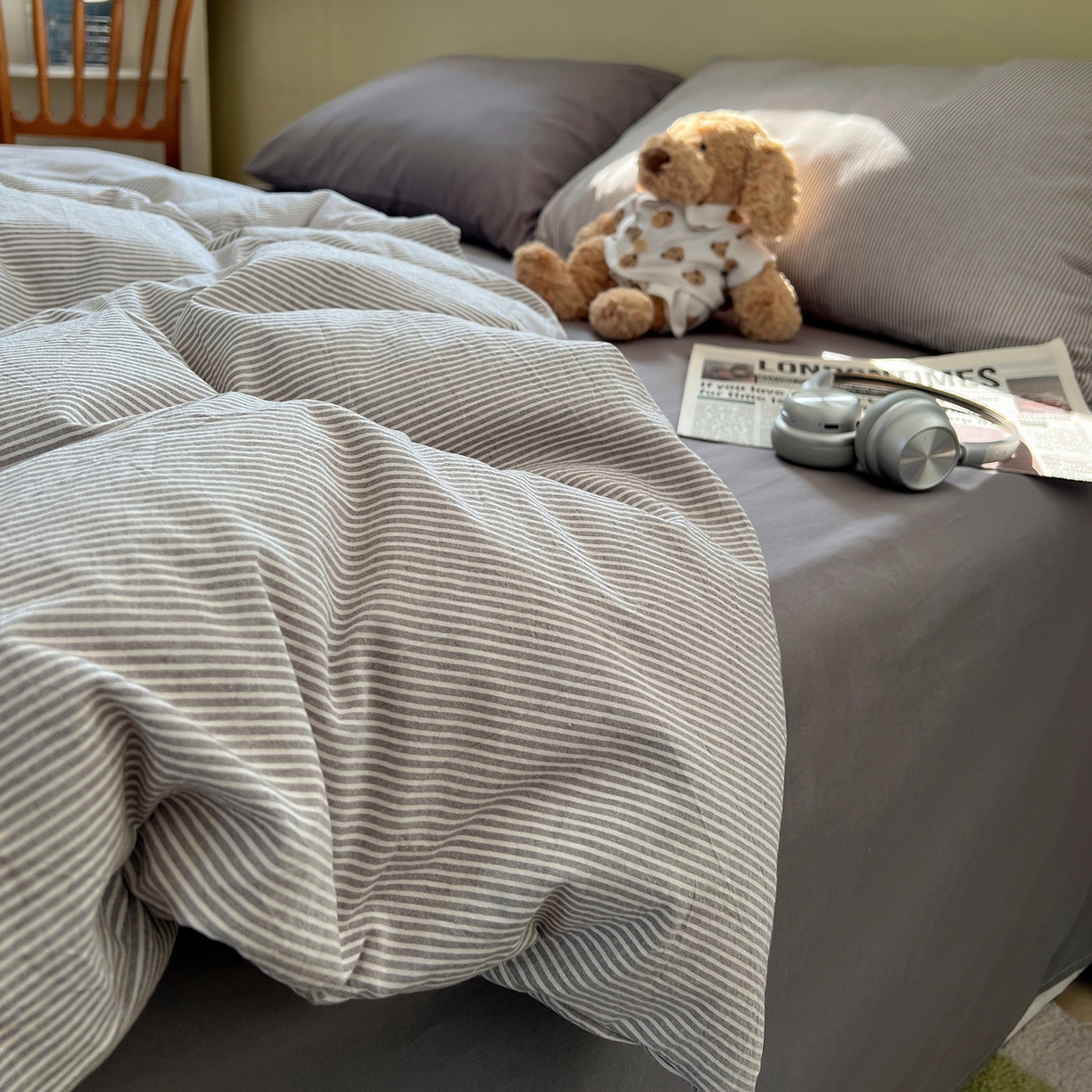 91家纺网 家纺一手货源 找家纺 悦织湾家纺 2026新款软糯加厚水洗棉条格无印宜家风混搭三件套四件套学生宿舍床上用品 混搭晨雾灰细条