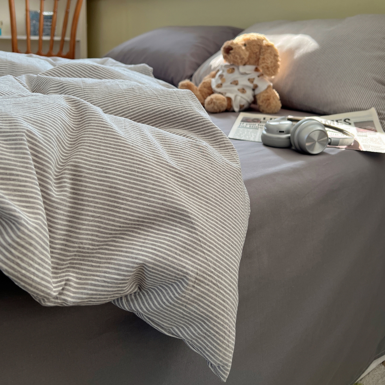 91家纺网 家纺一手货源 找家纺 悦织湾家纺 2026新款软糯加厚水洗棉条格无印宜家风混搭三件套四件套学生宿舍床上用品 混搭晨雾灰细条