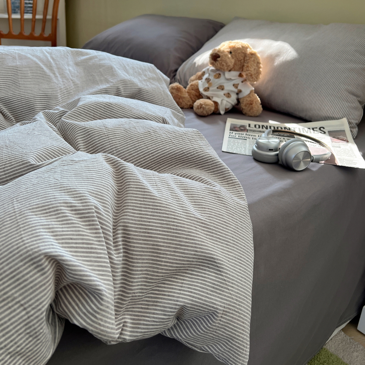 91家纺网 家纺一手货源 找家纺 悦织湾家纺 2026新款软糯加厚水洗棉条格无印宜家风混搭三件套四件套学生宿舍床上用品 混搭晨雾灰细条