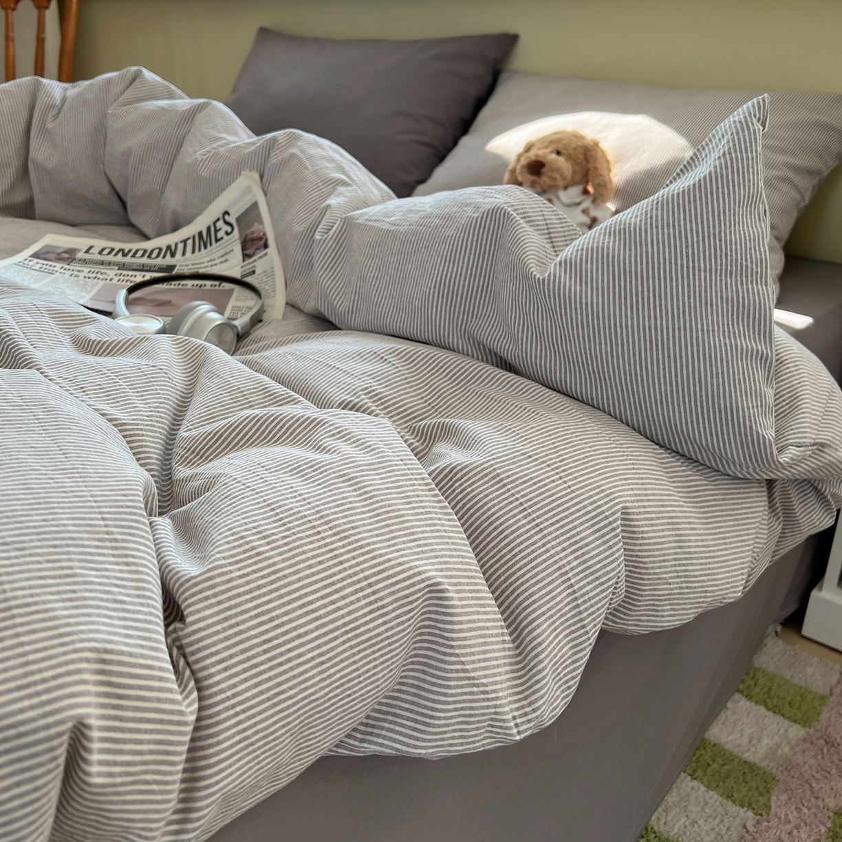 91家纺网 家纺一手货源 找家纺 悦织湾家纺 2026新款软糯加厚水洗棉条格无印宜家风混搭三件套四件套学生宿舍床上用品 混搭晨雾灰细条