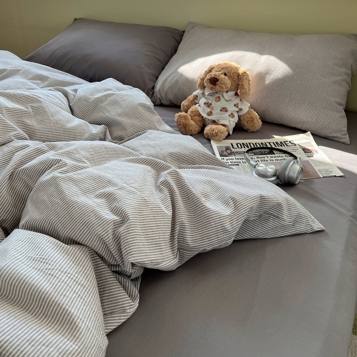 91家纺网 家纺一手货源 找家纺 悦织湾家纺 2026新款软糯加厚水洗棉条格无印宜家风混搭三件套四件套学生宿舍床上用品 混搭晨雾灰细条