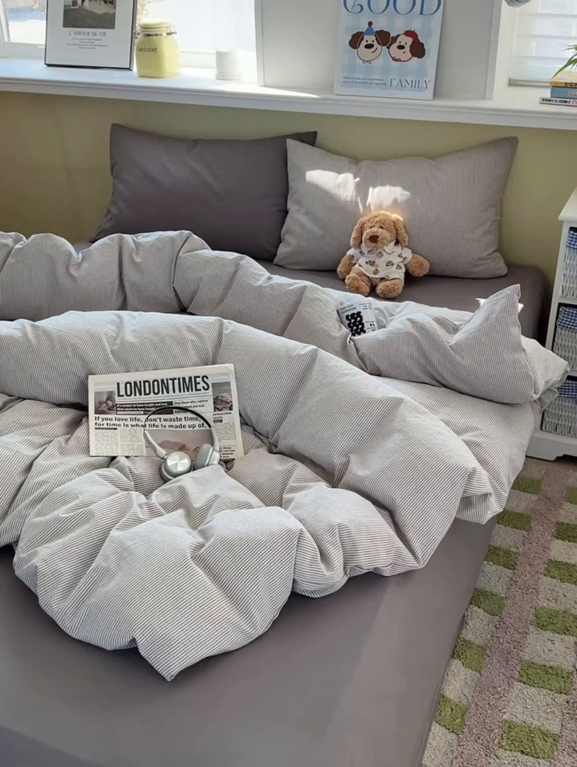 91家纺网 家纺一手货源 找家纺 悦织湾家纺 2026新款软糯加厚水洗棉条格无印宜家风混搭三件套四件套学生宿舍床上用品 混搭晨雾灰细条