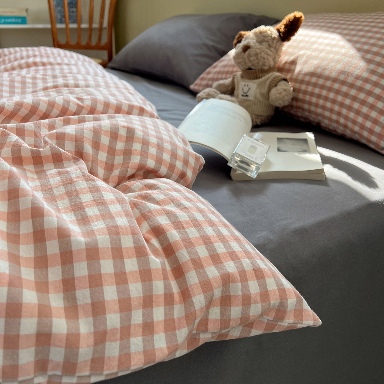 91家纺网 家纺一手货源 找家纺 悦织湾家纺 2026新款软糯加厚水洗棉条格无印宜家风混搭三件套四件套学生宿舍床上用品 混搭粉小格