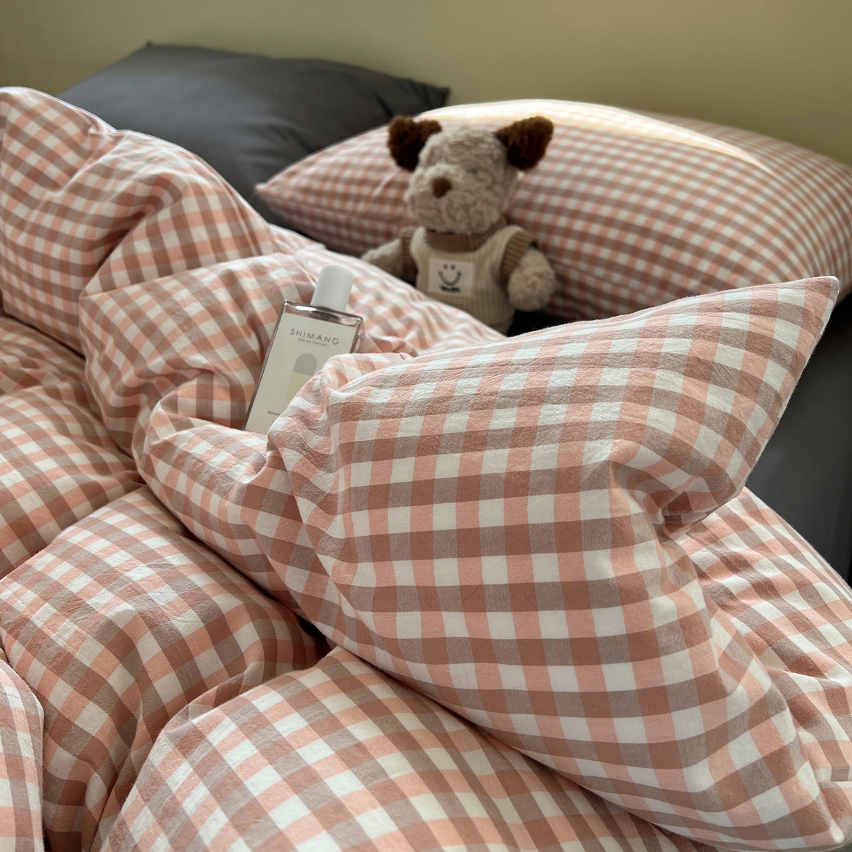 91家纺网 家纺一手货源 找家纺 悦织湾家纺 2026新款软糯加厚水洗棉条格无印宜家风混搭三件套四件套学生宿舍床上用品 混搭粉小格