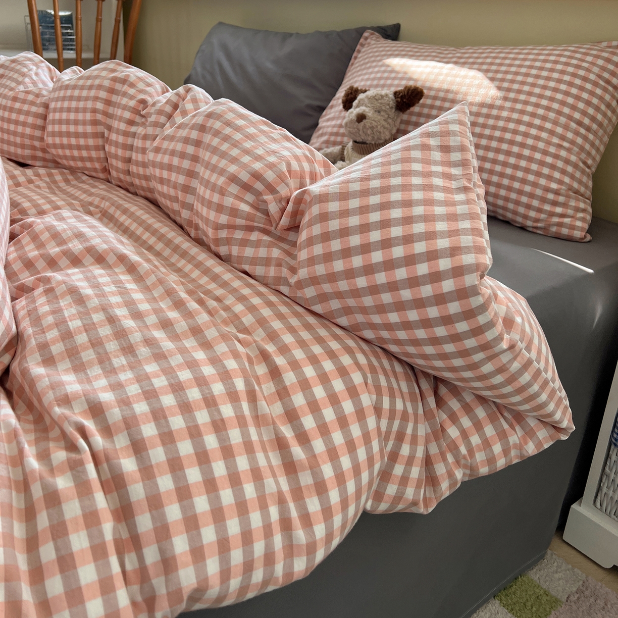 91家纺网 家纺一手货源 找家纺 悦织湾家纺 2026新款软糯加厚水洗棉条格无印宜家风混搭三件套四件套学生宿舍床上用品 混搭粉小格