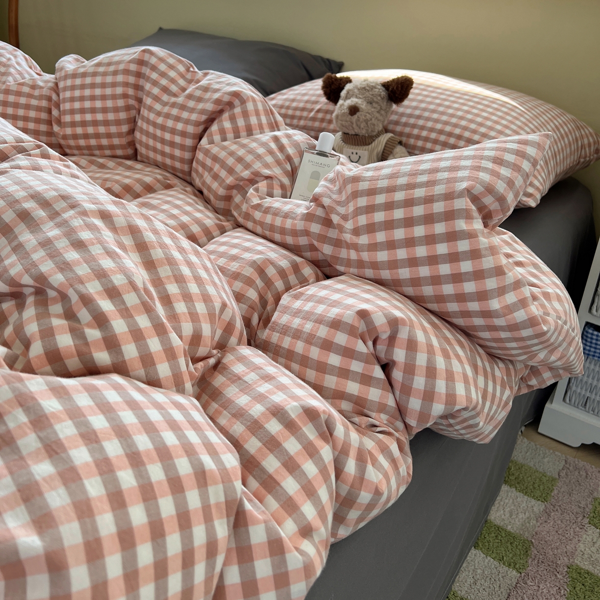 91家纺网 家纺一手货源 找家纺 悦织湾家纺 2026新款软糯加厚水洗棉条格无印宜家风混搭三件套四件套学生宿舍床上用品 混搭粉小格