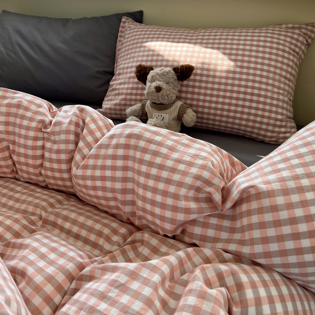 91家纺网 家纺一手货源 找家纺 悦织湾家纺 2026新款软糯加厚水洗棉条格无印宜家风混搭三件套四件套学生宿舍床上用品 混搭粉小格