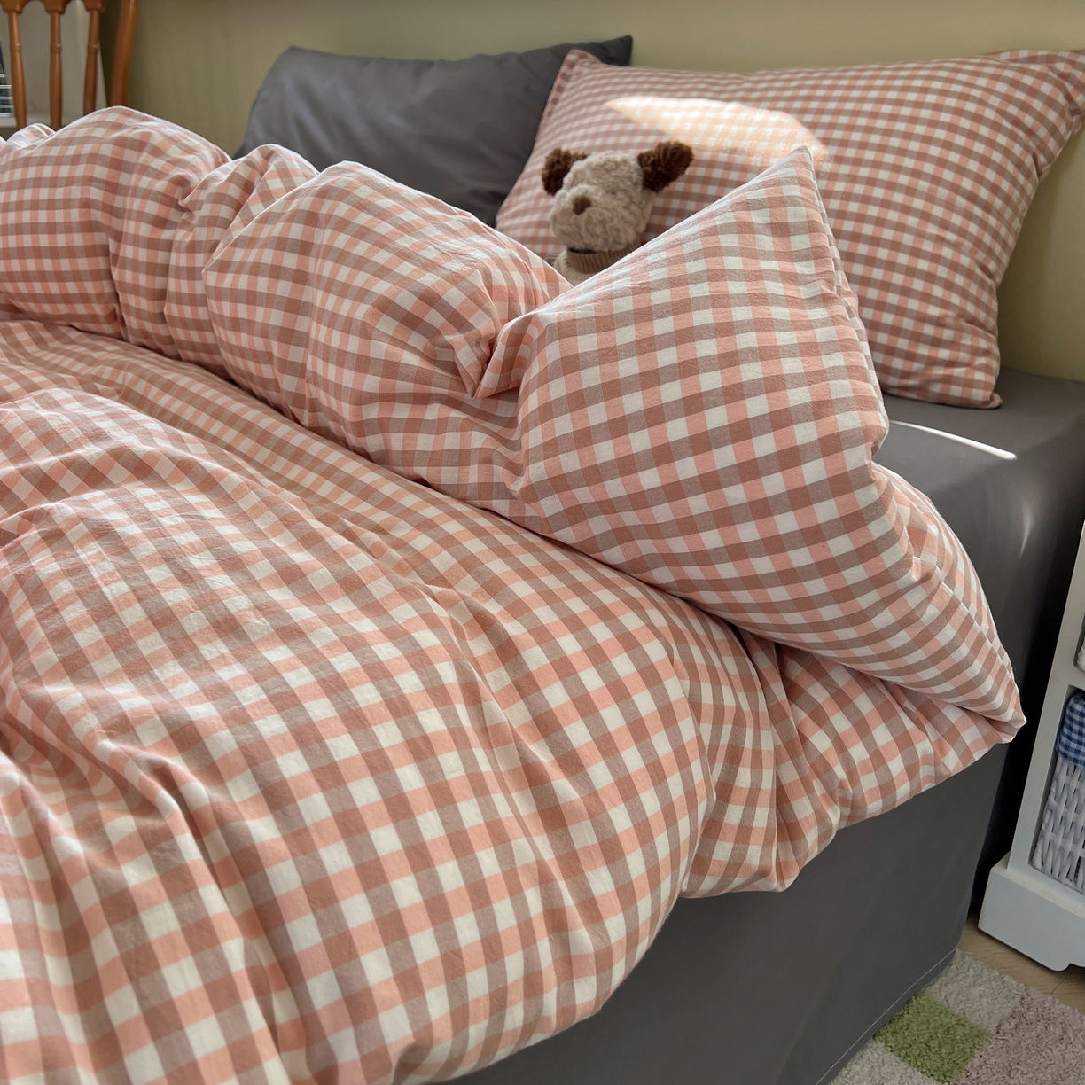 91家纺网 家纺一手货源 找家纺 悦织湾家纺 2026新款软糯加厚水洗棉条格无印宜家风混搭三件套四件套学生宿舍床上用品 混搭粉小格