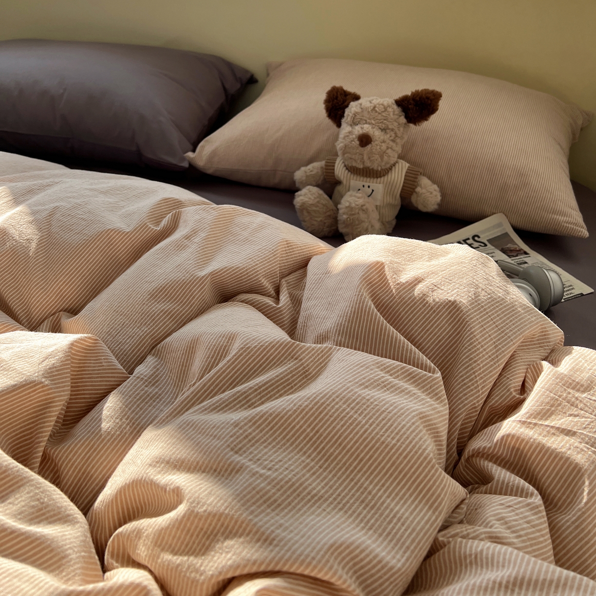 91家纺网 家纺一手货源 找家纺 悦织湾家纺 2026新款软糯加厚水洗棉条格无印宜家风混搭三件套四件套学生宿舍床上用品 混搭沙茶棕细条