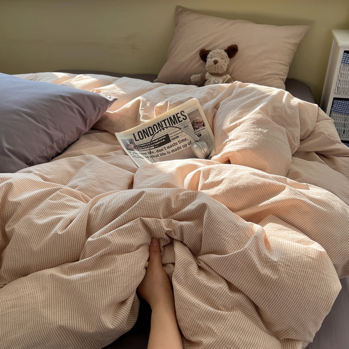 91家纺网 家纺一手货源 找家纺 悦织湾家纺 2026新款软糯加厚水洗棉条格无印宜家风混搭三件套四件套学生宿舍床上用品 混搭沙茶棕细条