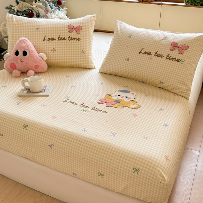 91家纺网 家纺一手货源 找家纺  布柔 2026新款13070纯棉全棉床笠印花绣花卡通床笠床垫保护套罩 曲奇黄