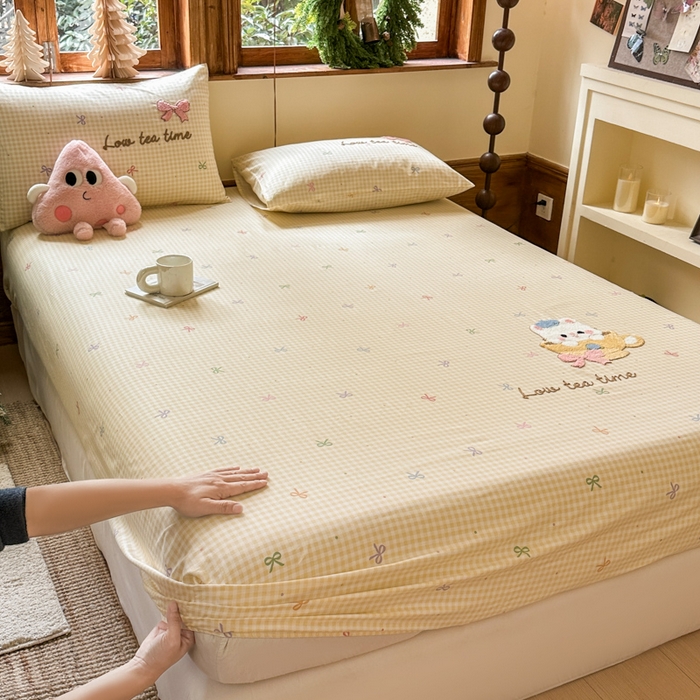 91家纺网 家纺一手货源 找家纺  布柔 2026新款13070纯棉全棉床笠印花绣花卡通床笠床垫保护套罩 曲奇黄