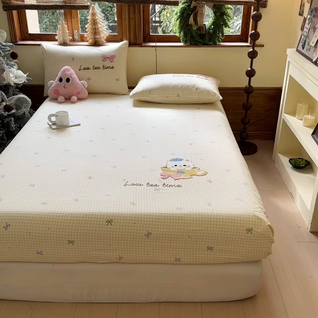 91家纺网 家纺一手货源 找家纺  布柔 2026新款13070纯棉全棉床笠印花绣花卡通床笠床垫保护套罩 曲奇黄