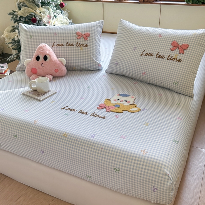 91家纺网 家纺一手货源 找家纺  布柔 2026新款13070纯棉全棉床笠印花绣花卡通床笠床垫保护套罩 曲奇蓝