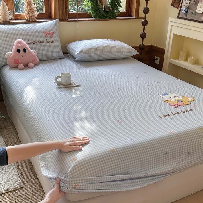 91家纺网 家纺一手货源 找家纺  布柔 2026新款13070纯棉全棉床笠印花绣花卡通床笠床垫保护套罩 曲奇蓝