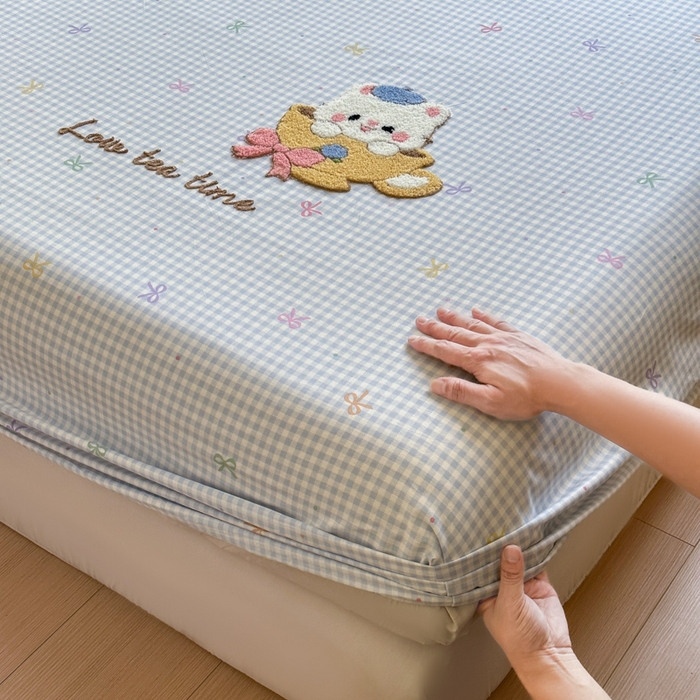 91家纺网 家纺一手货源 找家纺  布柔 2026新款13070纯棉全棉床笠印花绣花卡通床笠床垫保护套罩 曲奇蓝