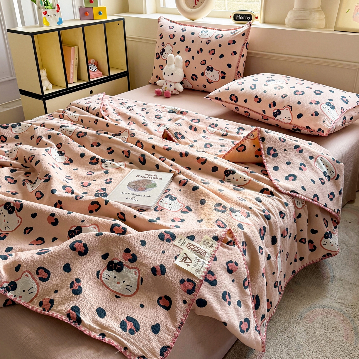 91家纺网 家纺一手货源 找家纺 2026新款春夏云感双层纱母婴级三角针夏被贝壳边夏凉被贝壳绣 粉色小猫