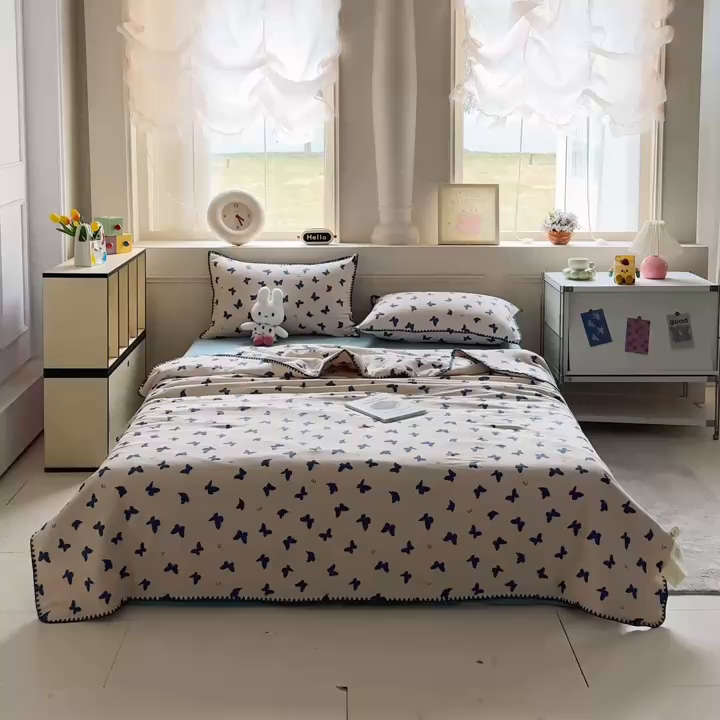 91家纺网 家纺一手货源 找家纺 2026新款春夏云感双层纱母婴级三角针夏被贝壳边夏凉被贝壳绣 蝴蝶剪影