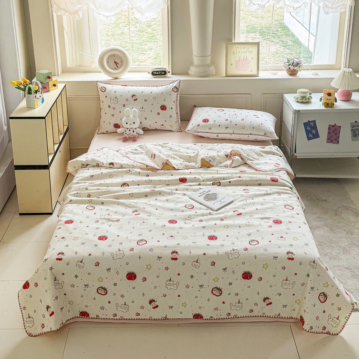 91家纺网 家纺一手货源 找家纺 2026新款春夏云感双层纱母婴级三角针夏被贝壳边夏凉被贝壳绣 苹果小怪