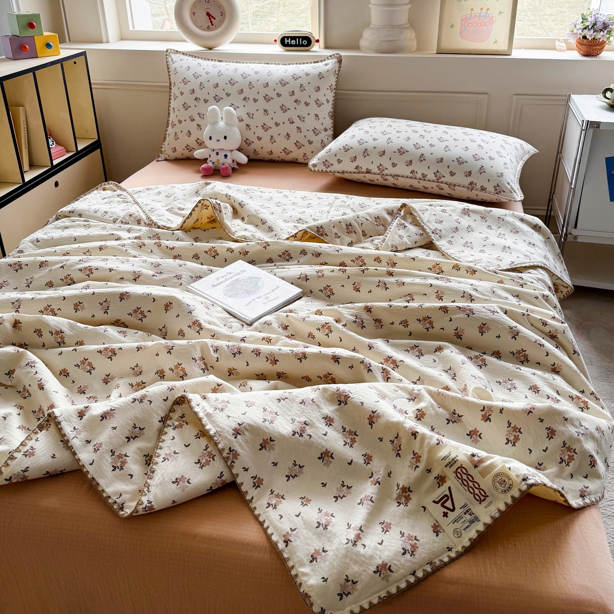 91家纺网 家纺一手货源 找家纺 2026新款春夏云感双层纱母婴级三角针夏被贝壳边夏凉被贝壳绣 浅桃织夏